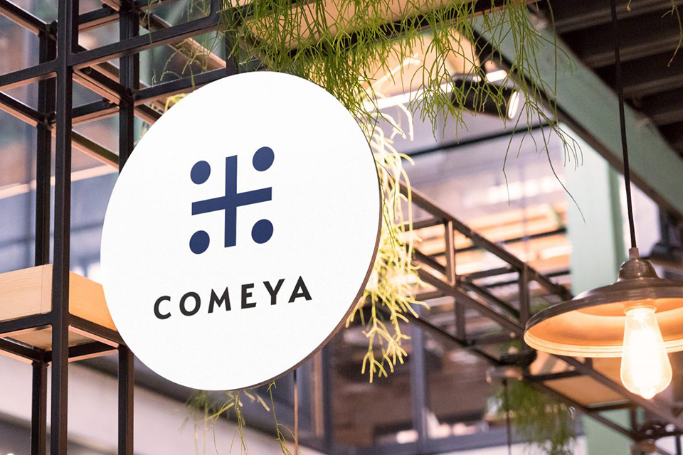 Restaurant Branding: Comeya Logo and Sign